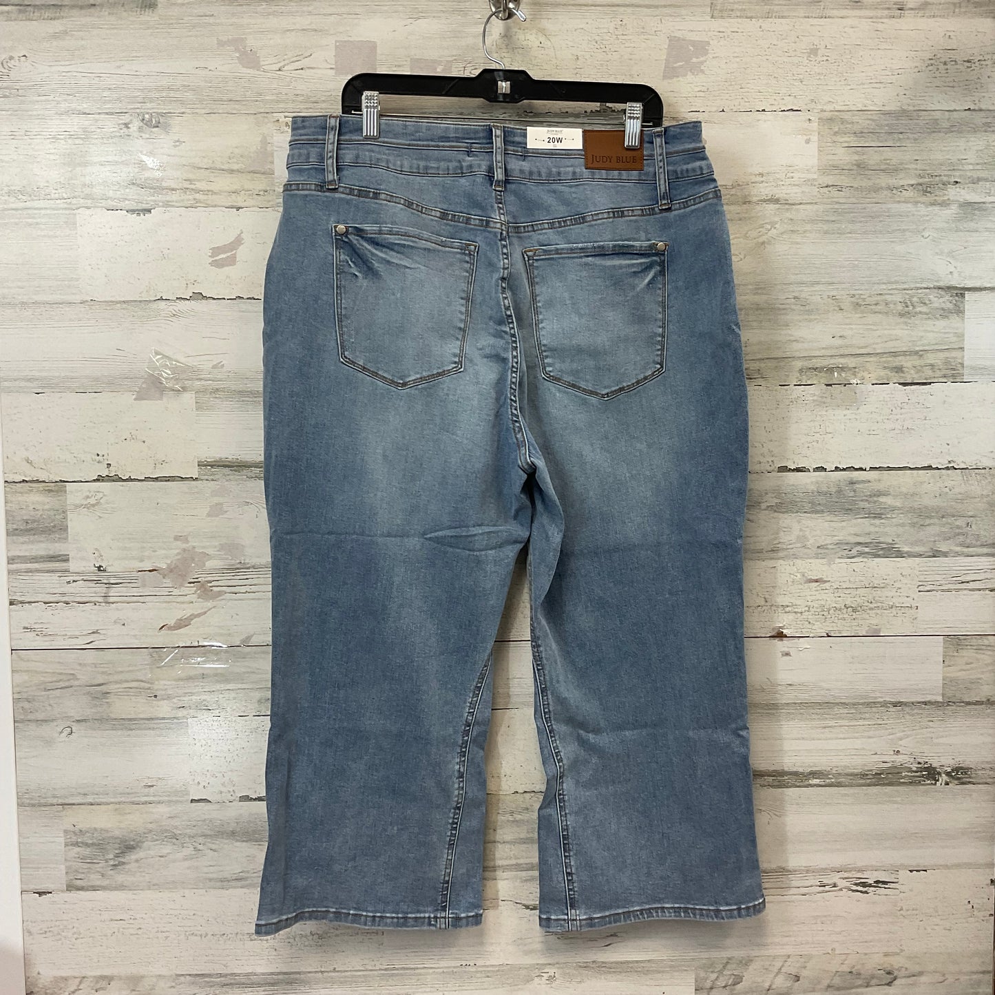 Jeans Cropped By Judy Blue In Blue Denim, Size: 20