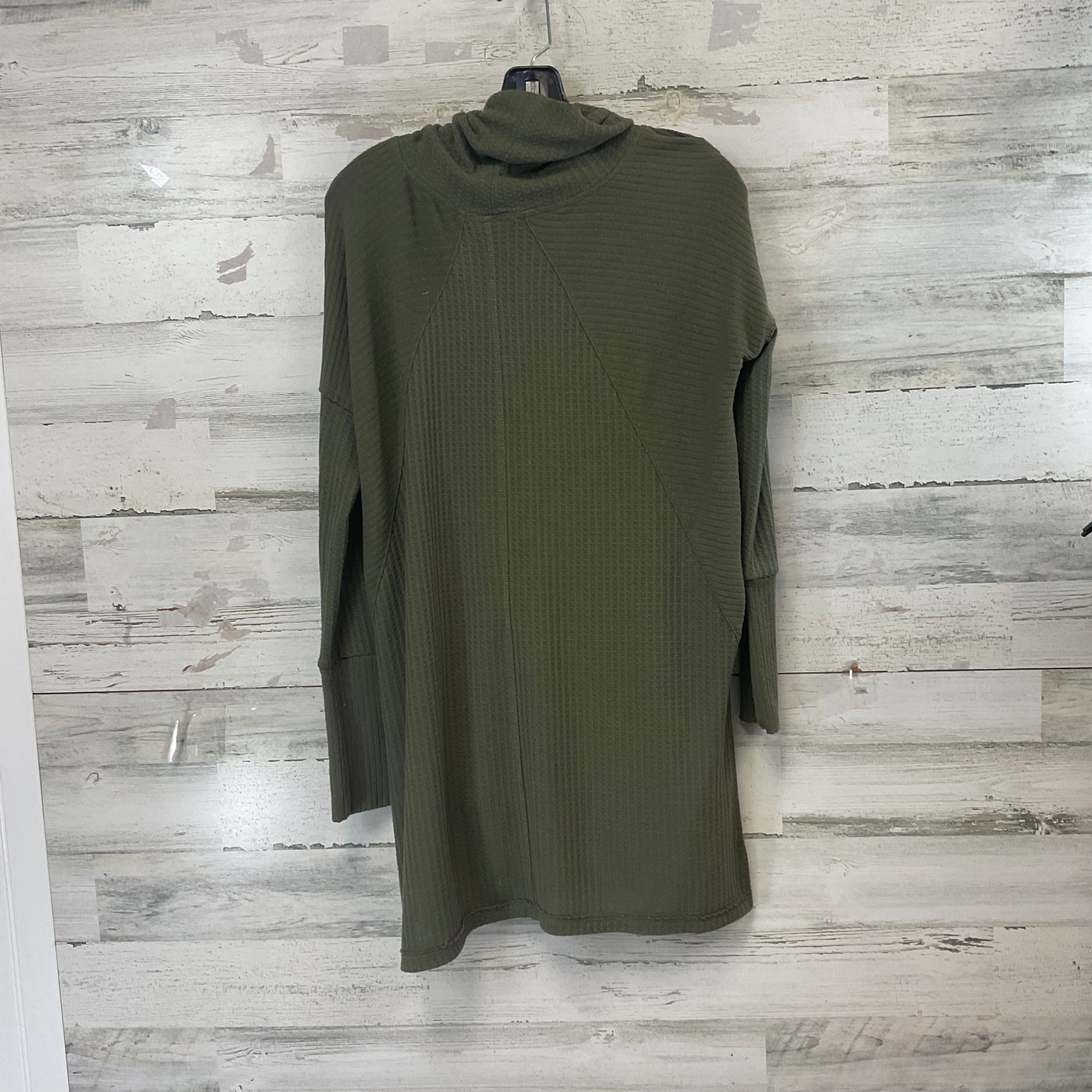 Top Long Sleeve By Sweet Romeo In Green, Size: M