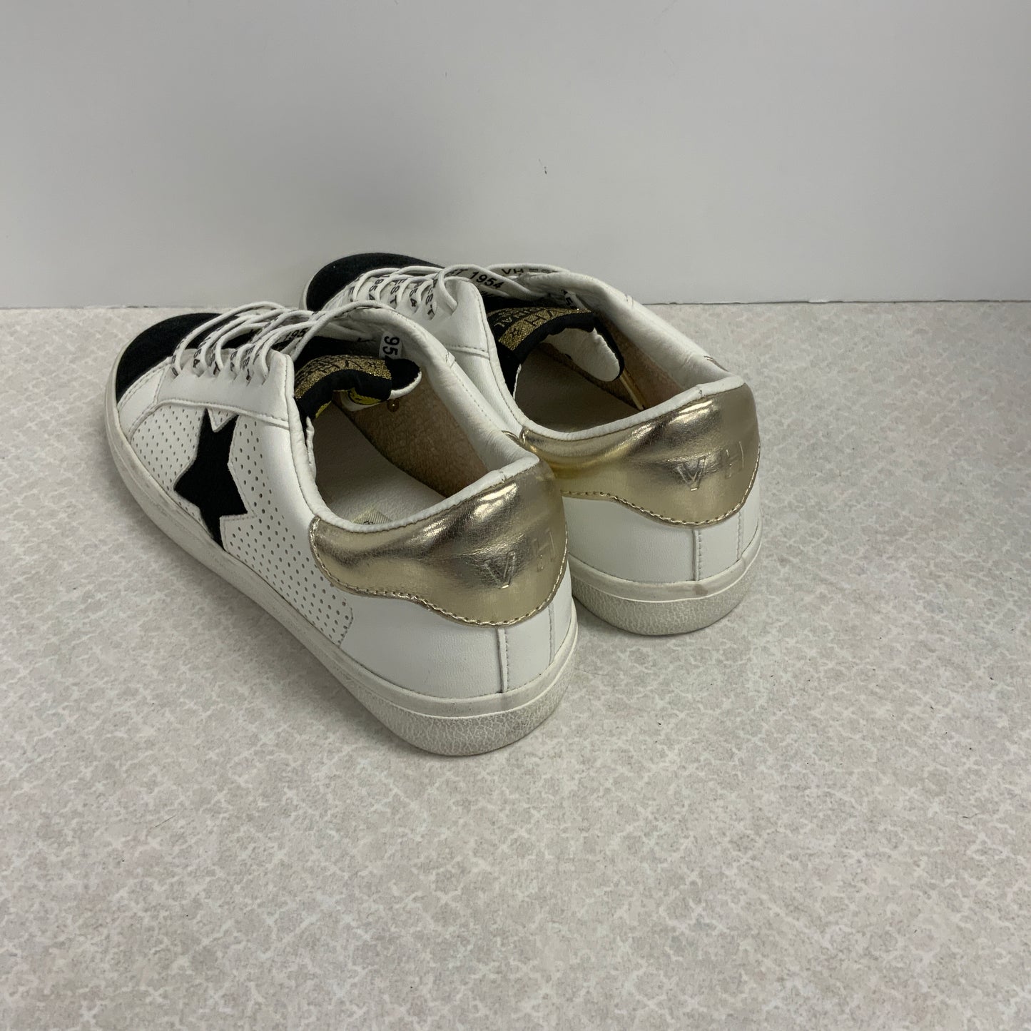 Shoes Sneakers By Vintage Havana In White, Size: 6