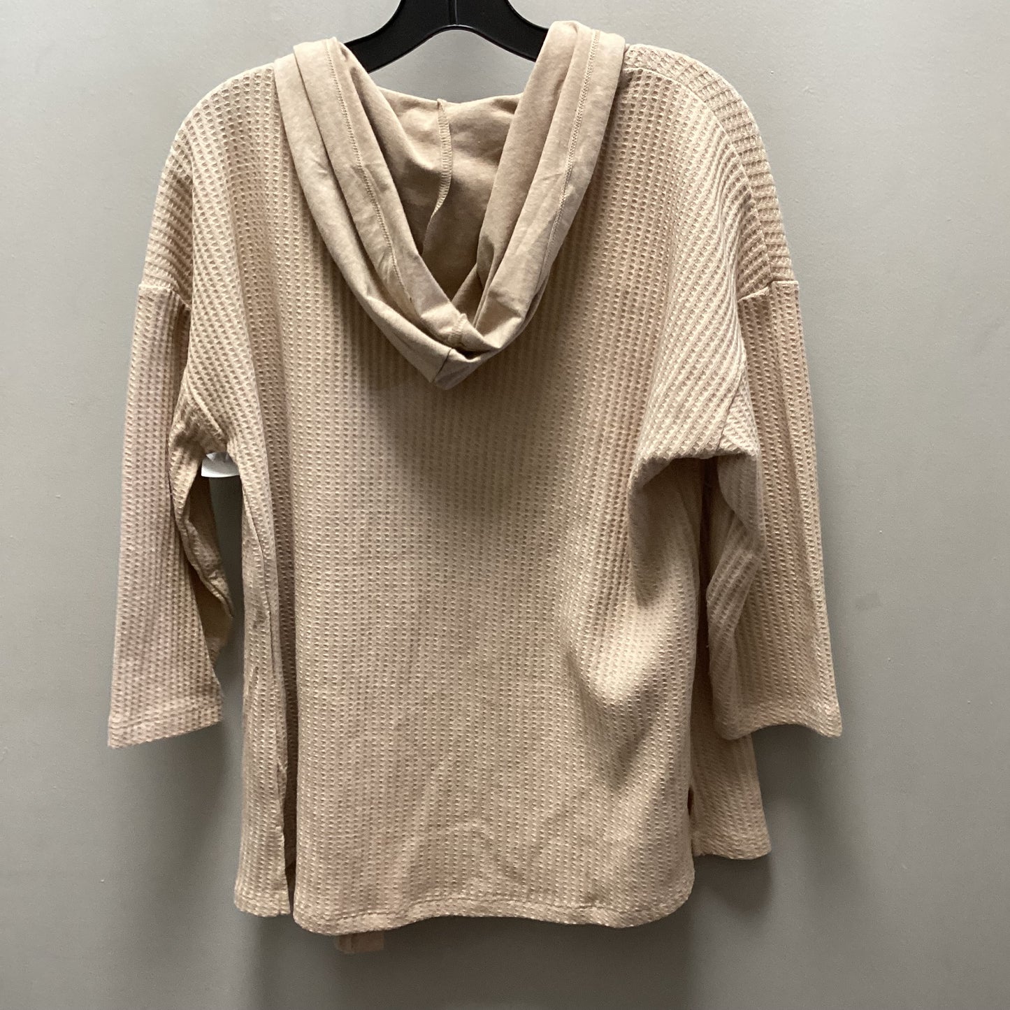 Top Long Sleeve By Cato In Tan, Size: S