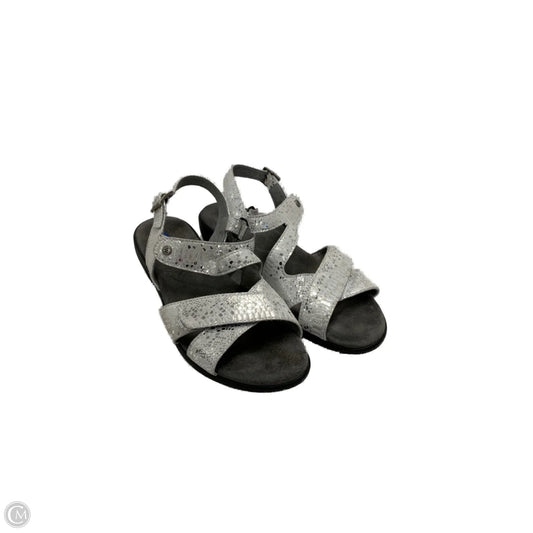 Sandals Flats By Wolly In Silver, Size: 9