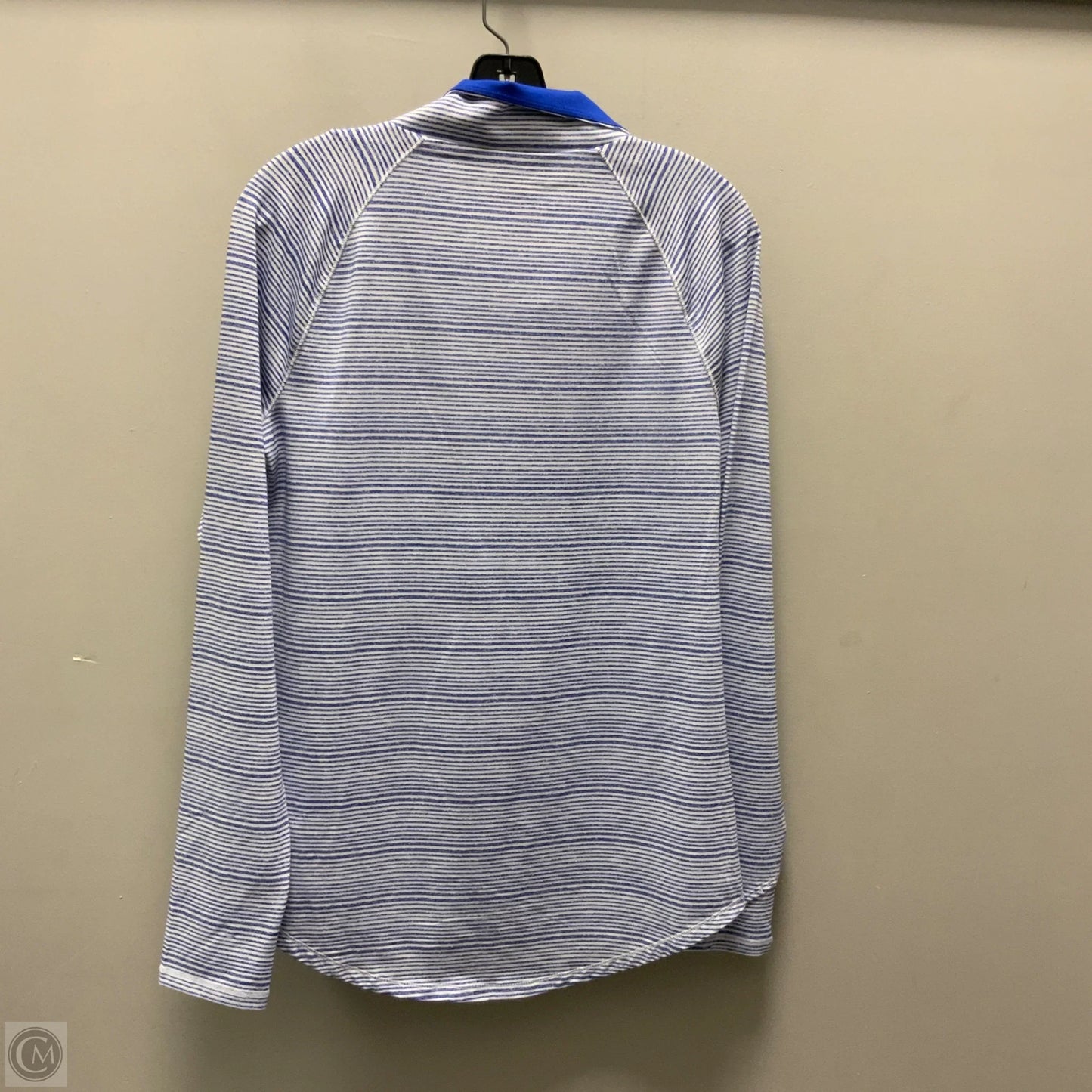 Athletic Top Long Sleeve Collar By Under Armour In Blue, Size: M