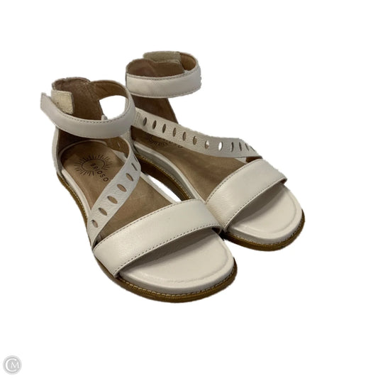 Sandals Flats By Brioso In Cream, Size: 6.5