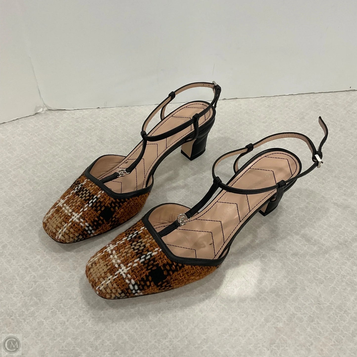 Shoes Luxury Designer By Gucci In Brown, Size: 7