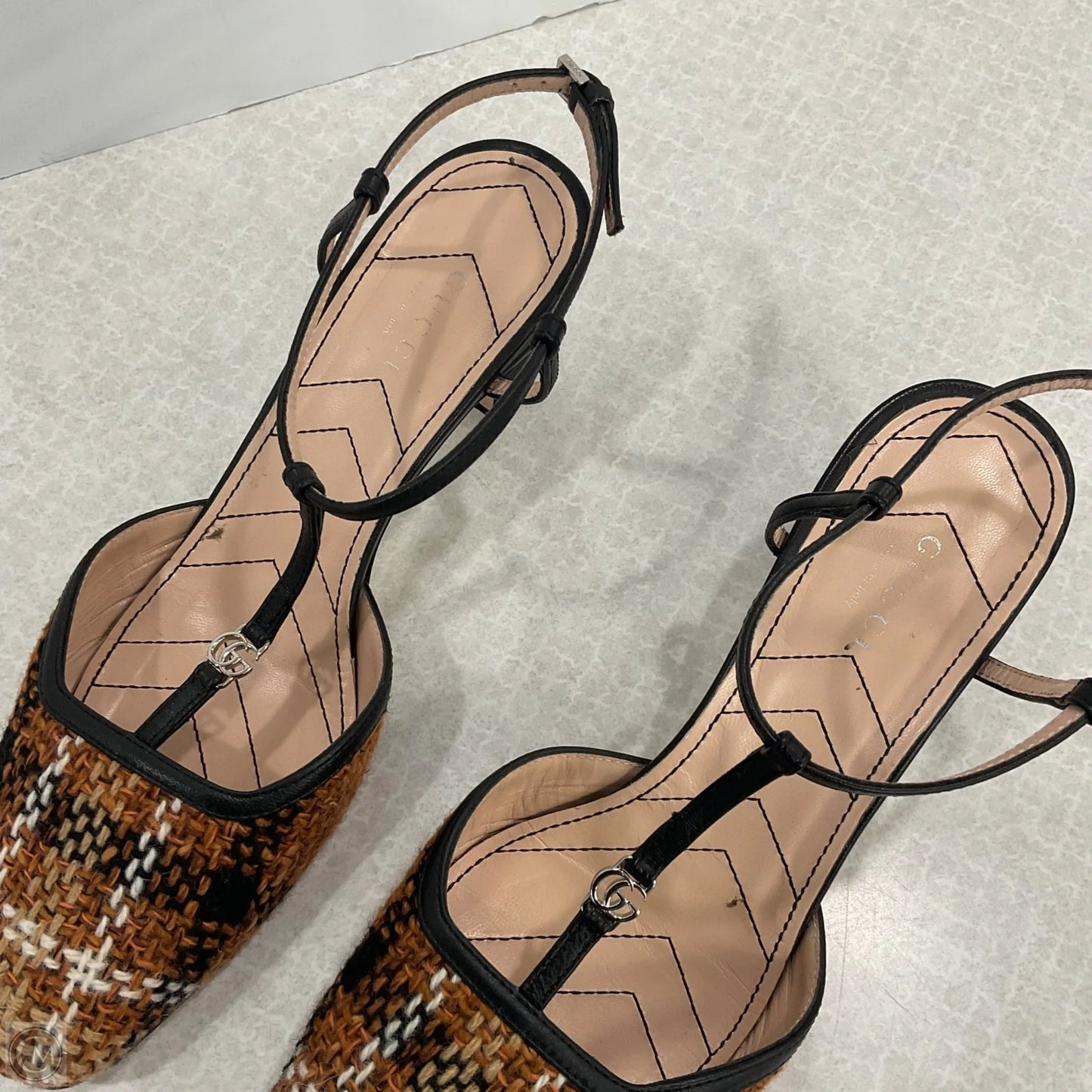 Shoes Luxury Designer By Gucci In Brown, Size: 7