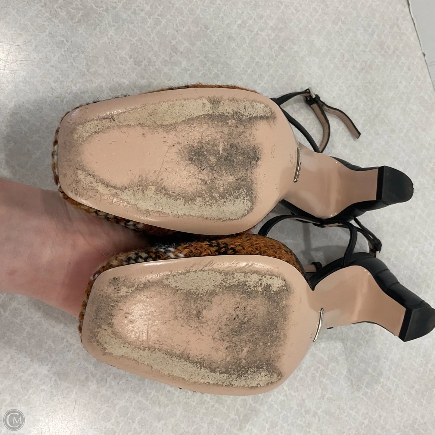 Shoes Luxury Designer By Gucci In Brown, Size: 7