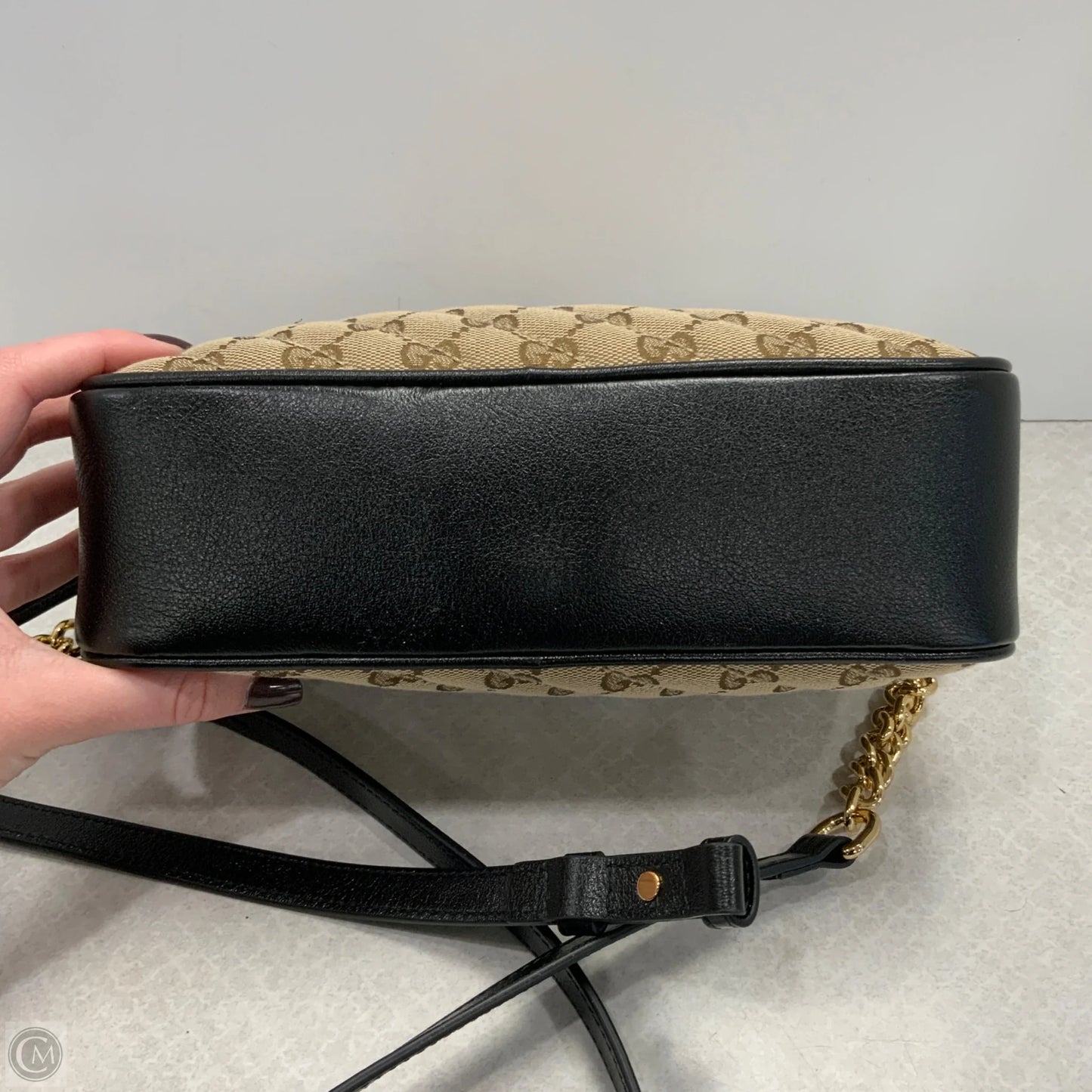 Crossbody Luxury Designer By Gucci, Size: Medium