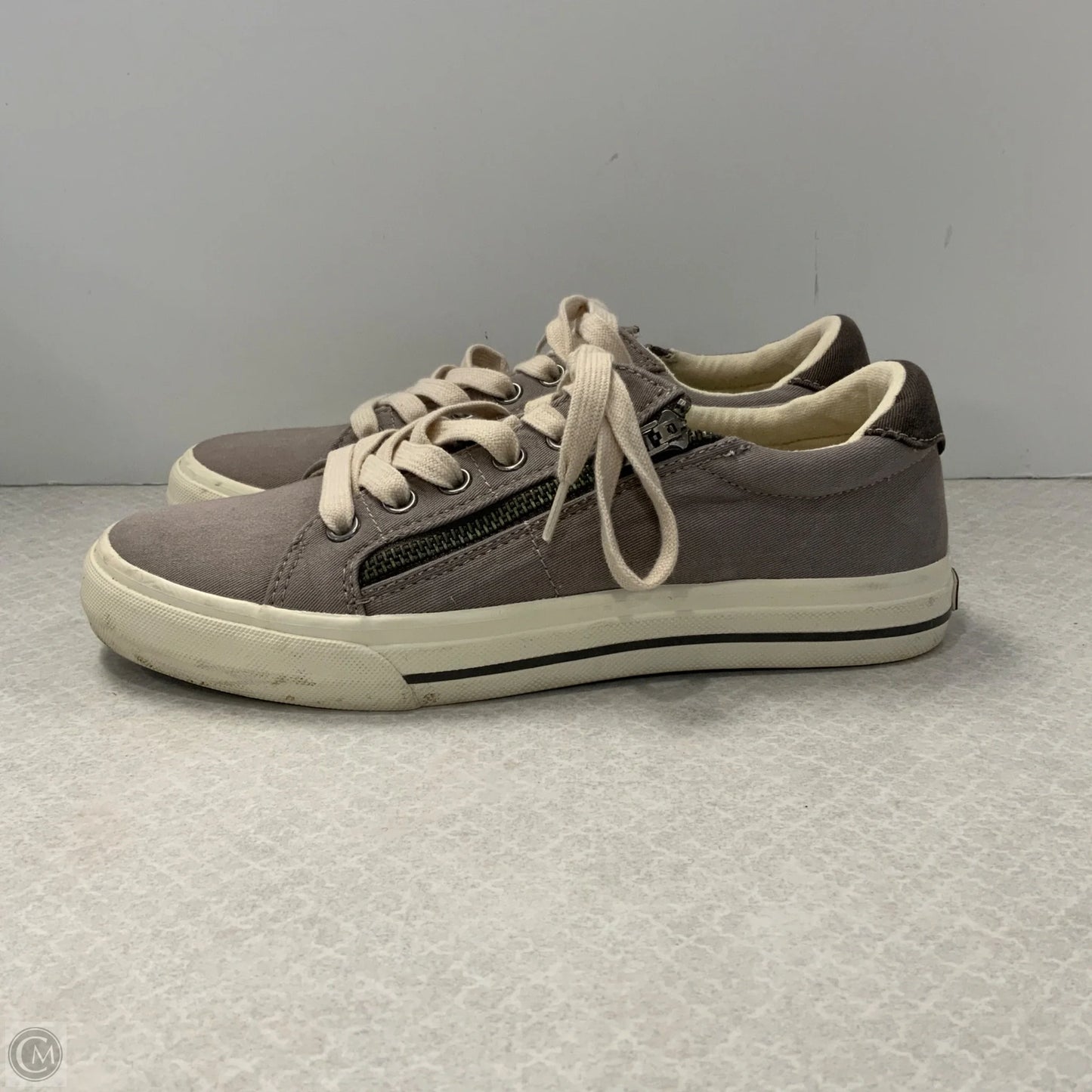 Shoes Sneakers By Taos In Grey, Size: 7