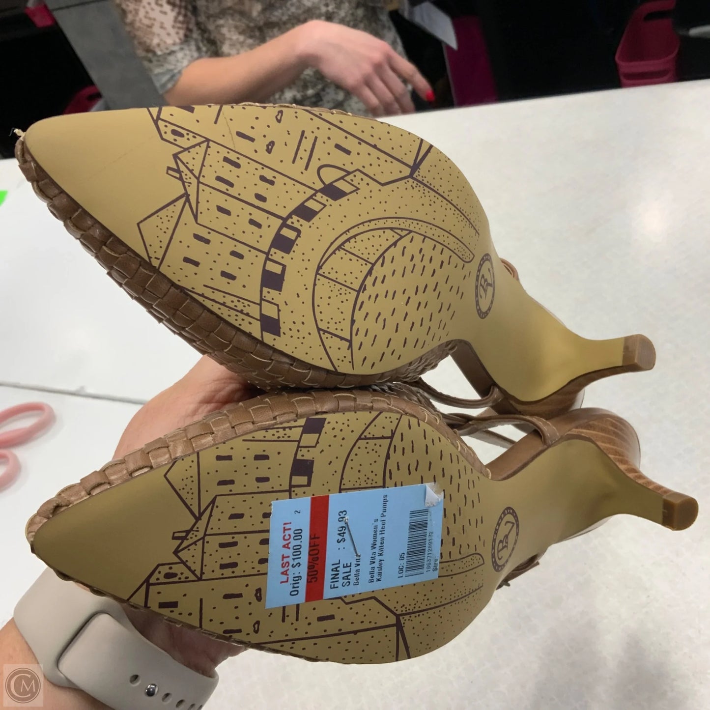 Shoes Heels Kitten By bella vita  In Brown, Size: 6.5