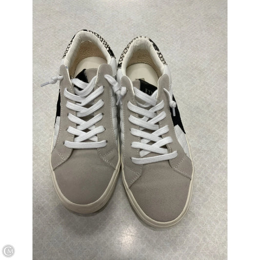 Shoes Sneakers By Steve Madden In White, Size: 10