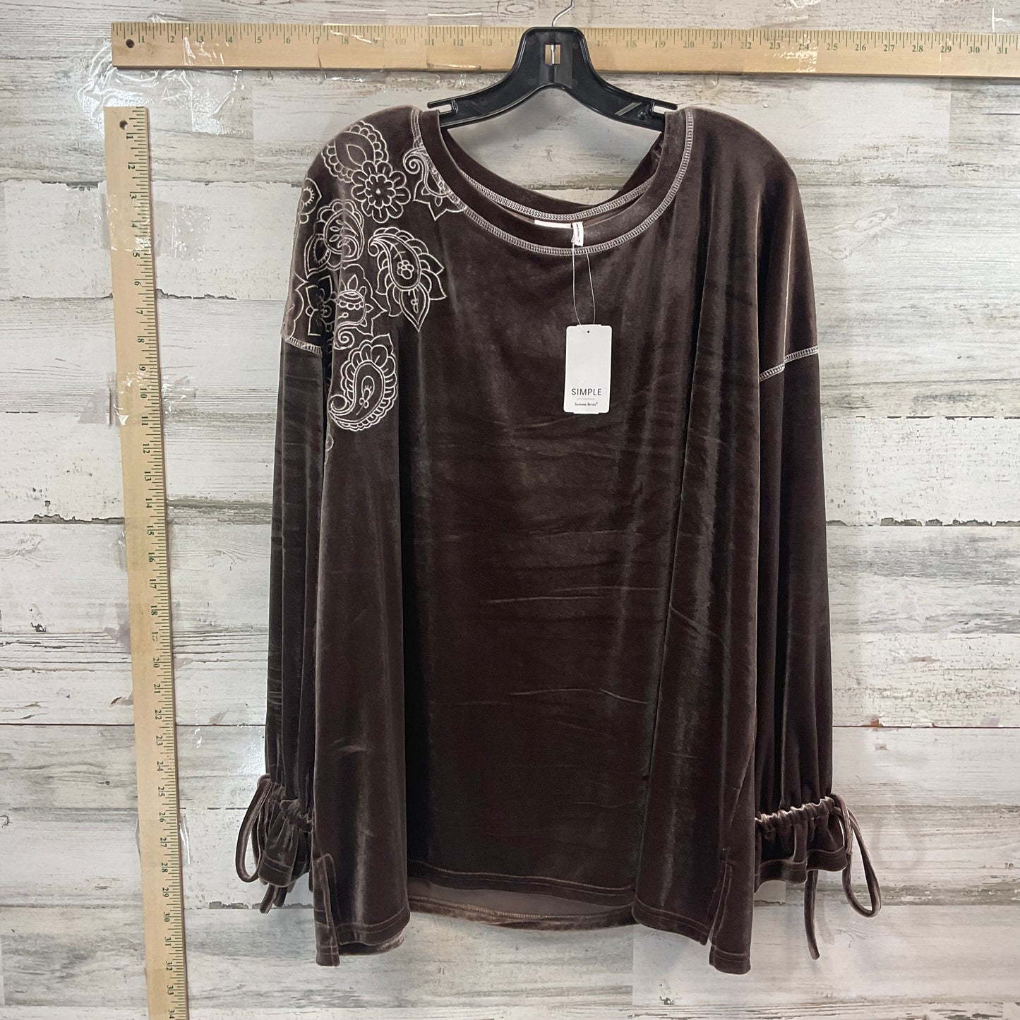 Top Long Sleeve By Simple In Brown