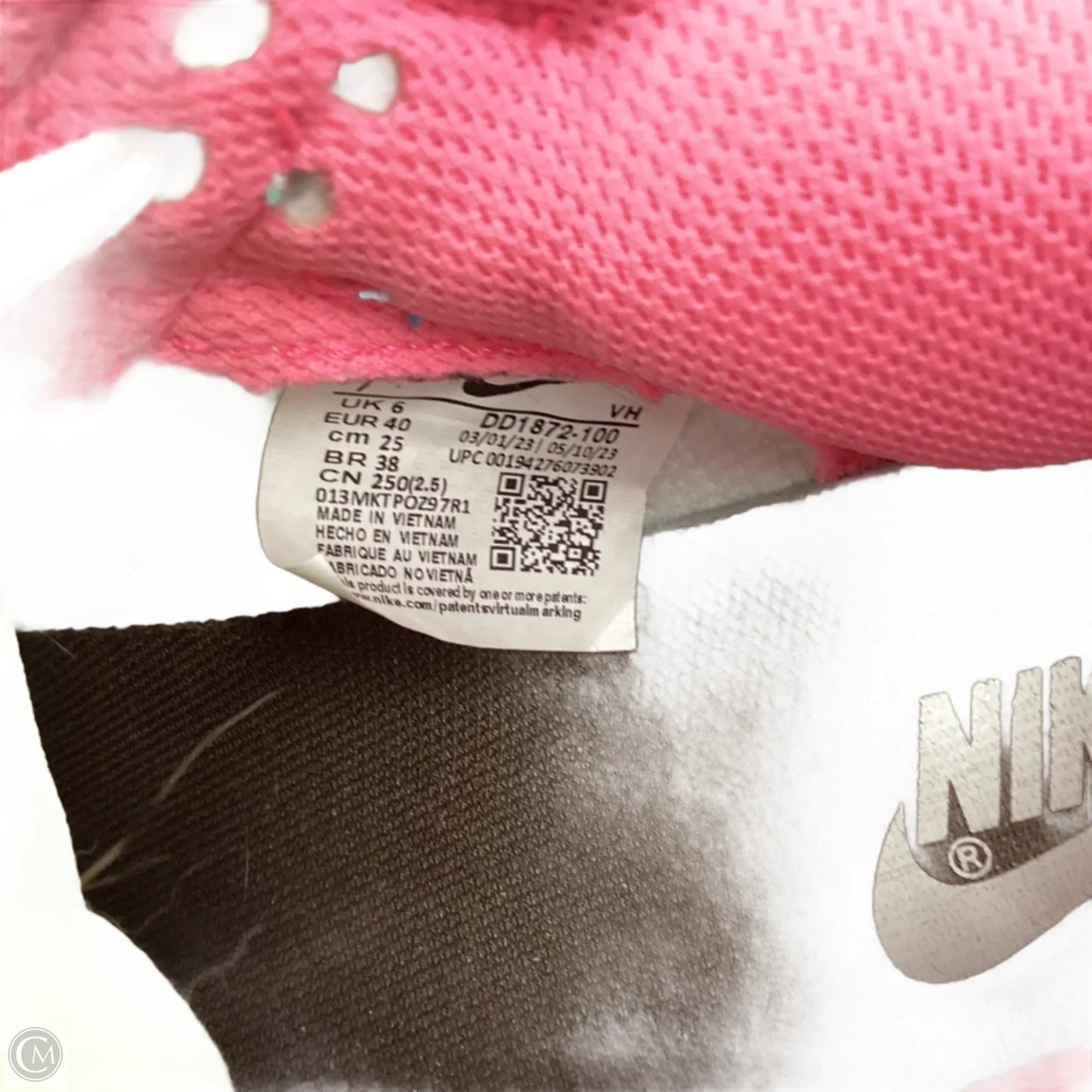 Shoes Athletic By Nike In White, Size: 7