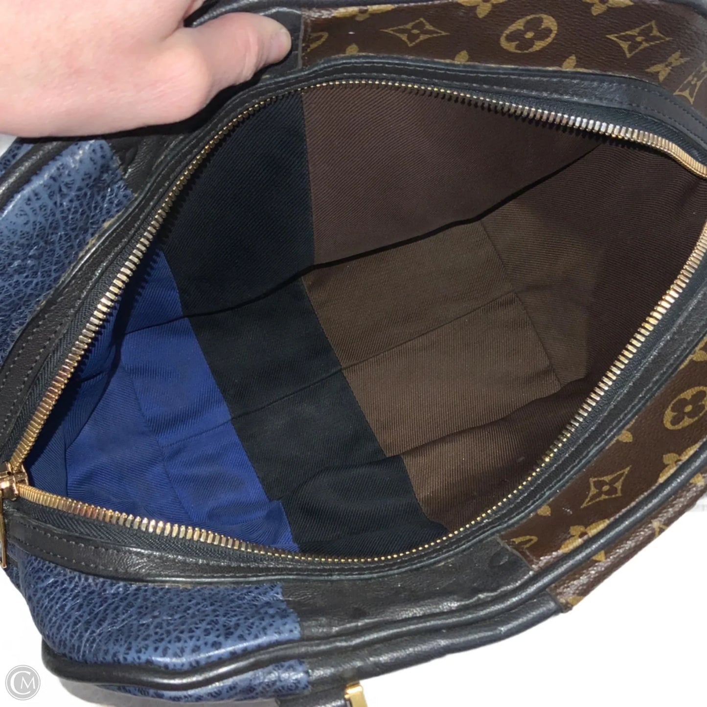 Handbag Luxury Designer By Louis Vuitton, Size: Medium