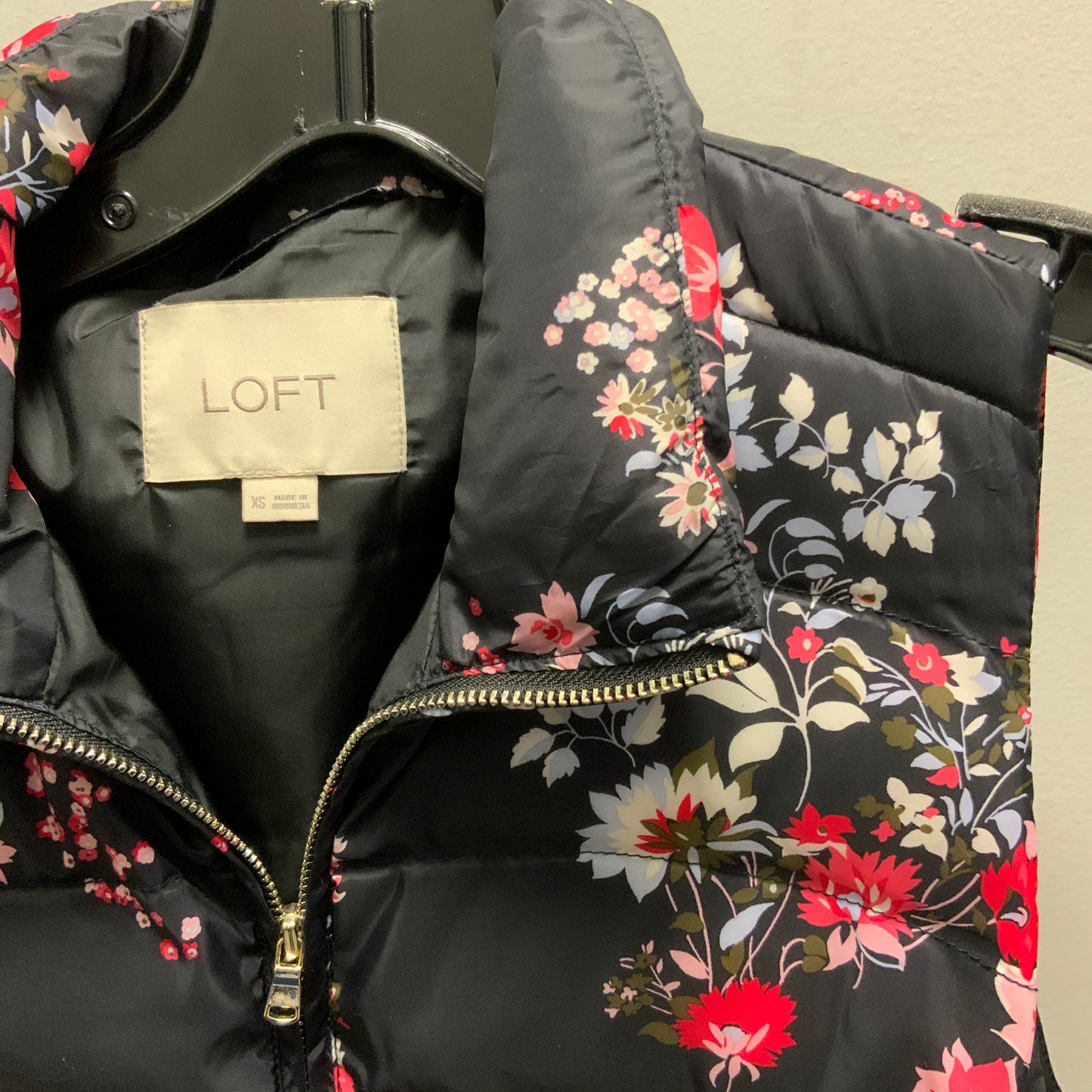 Vest Puffer & Quilted By Loft In Black & Red, Size: Xs