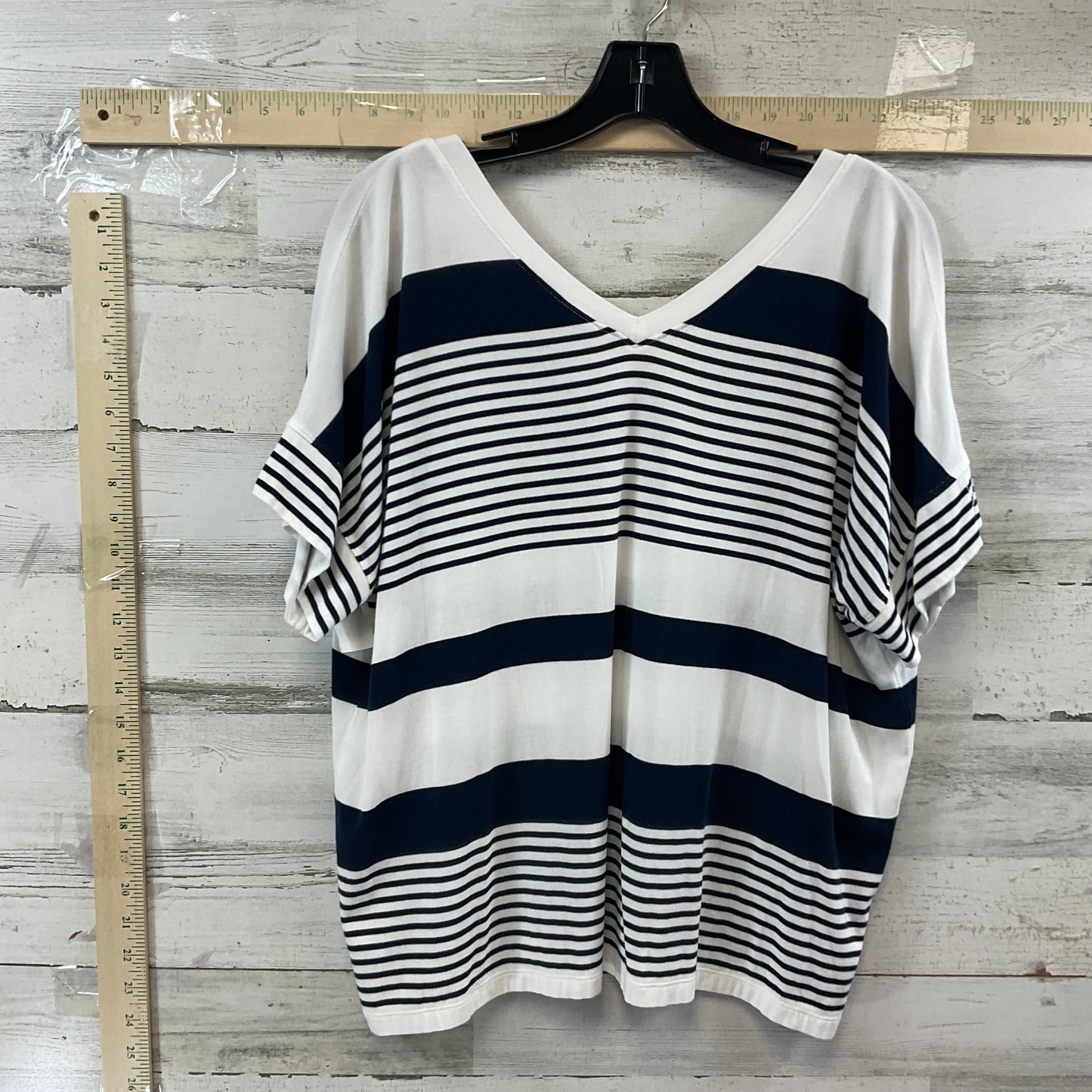 Top Short Sleeve By Cabi  Size: Xxs