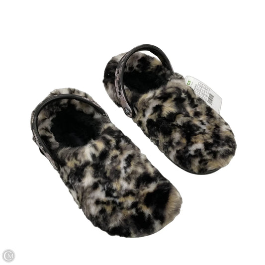 Shoes Flats By Crocs In Black & Brown, Size: 9