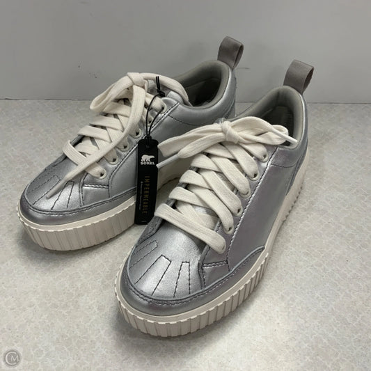 Shoes Sneakers By Sorel In Silver, Size: 6