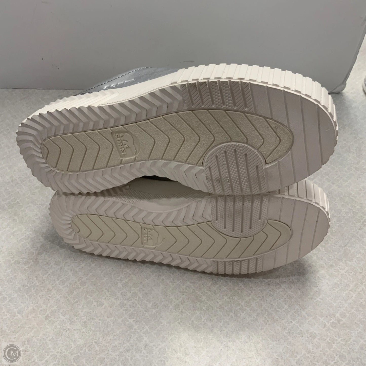 Shoes Sneakers By Sorel In Silver, Size: 6