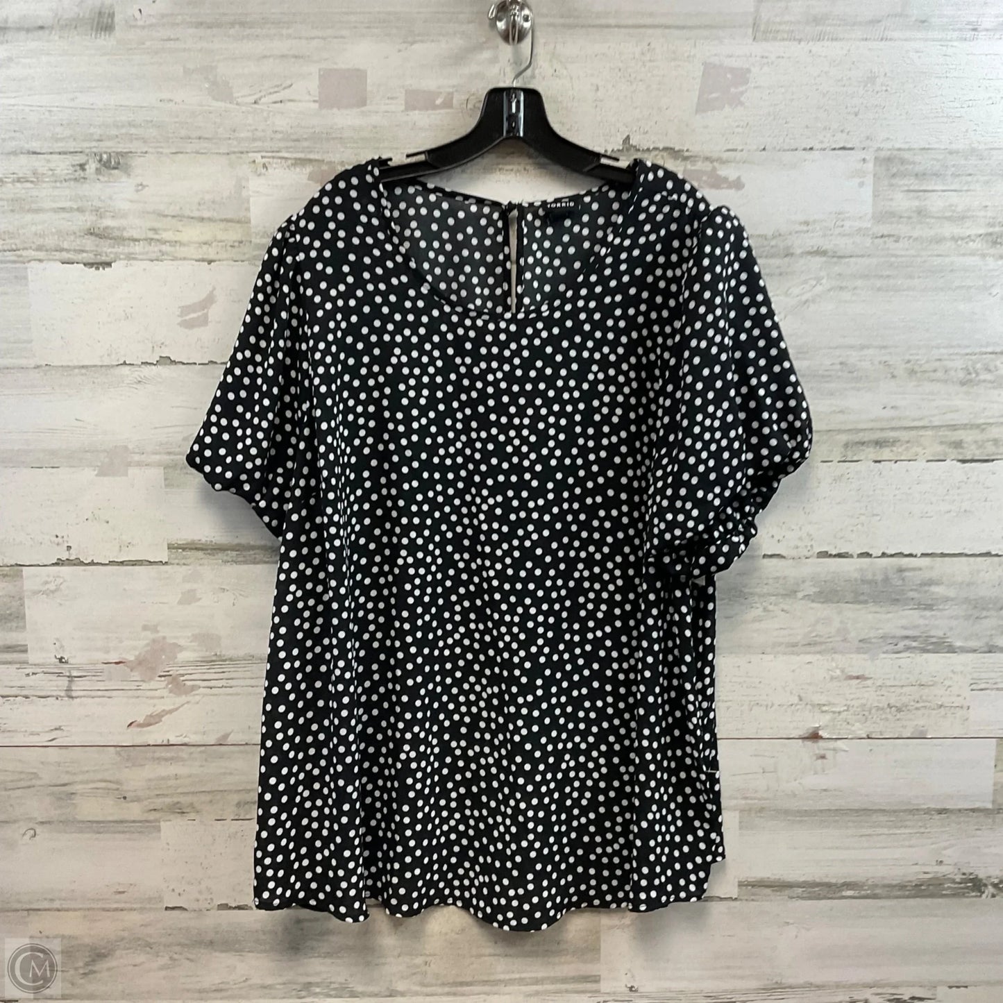 Top Short Sleeve By Torrid In Black, Size: 3x