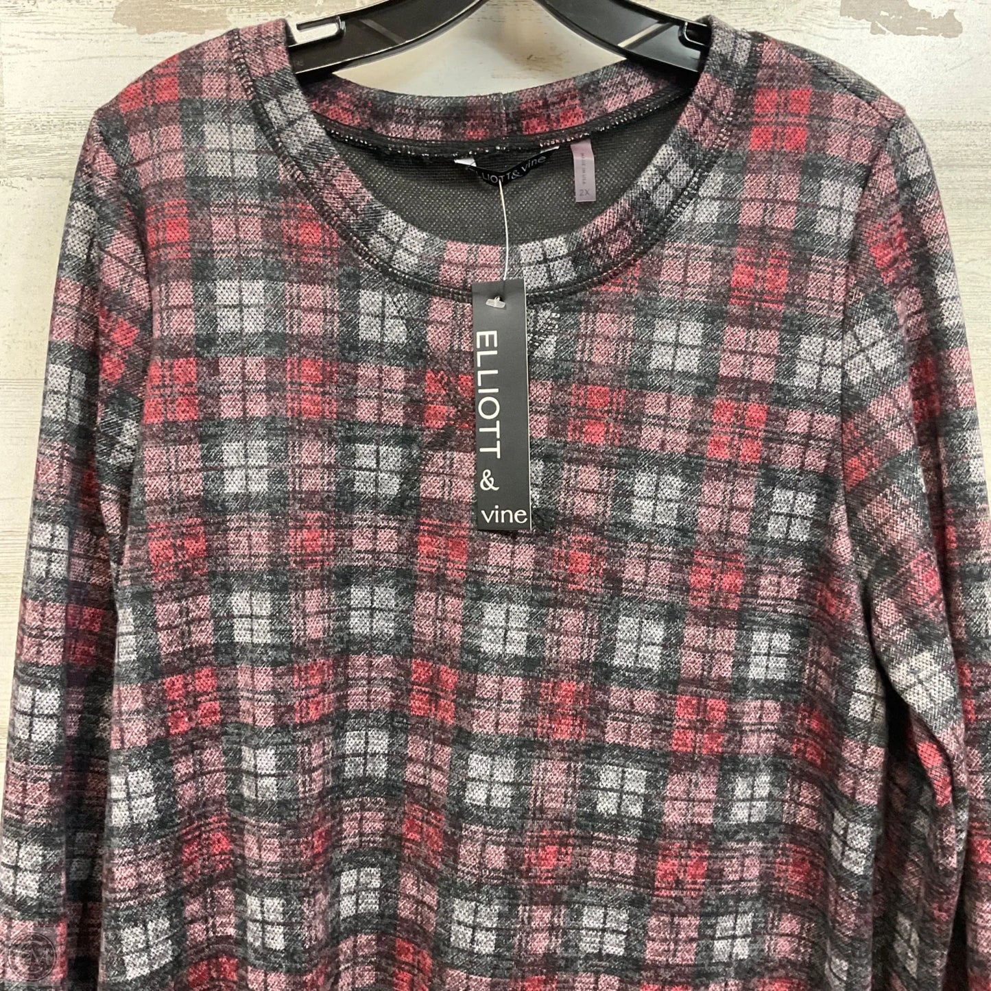 Top Long Sleeve By ELLIOT AND VINE In Red & Silver, Size: 2x