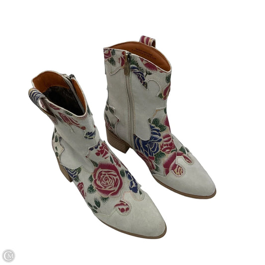 Boots Ankle Heels By L ARTISTE In Grey, Size: 6