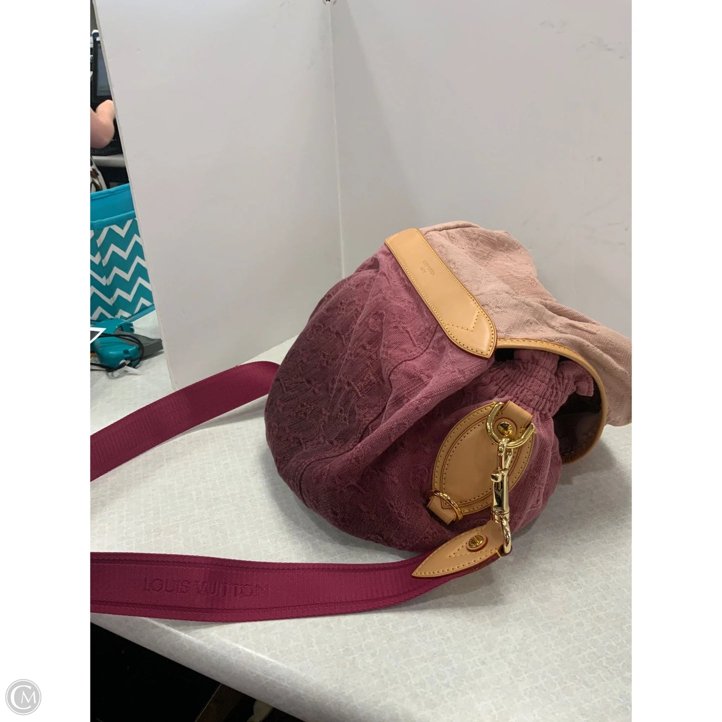 Handbag Luxury Designer By Louis Vuitton, Size: Medium