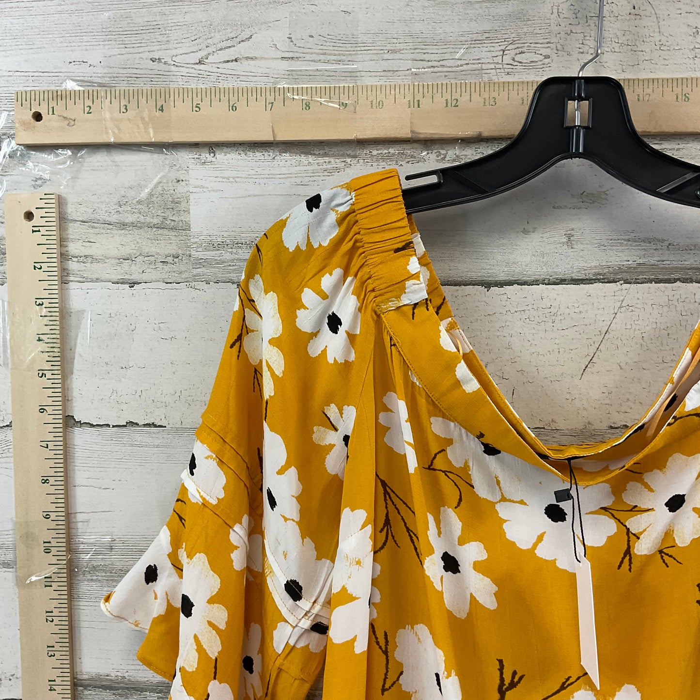 Yellow Top 3/4 Sleeve Sugar Lips, Size Xs