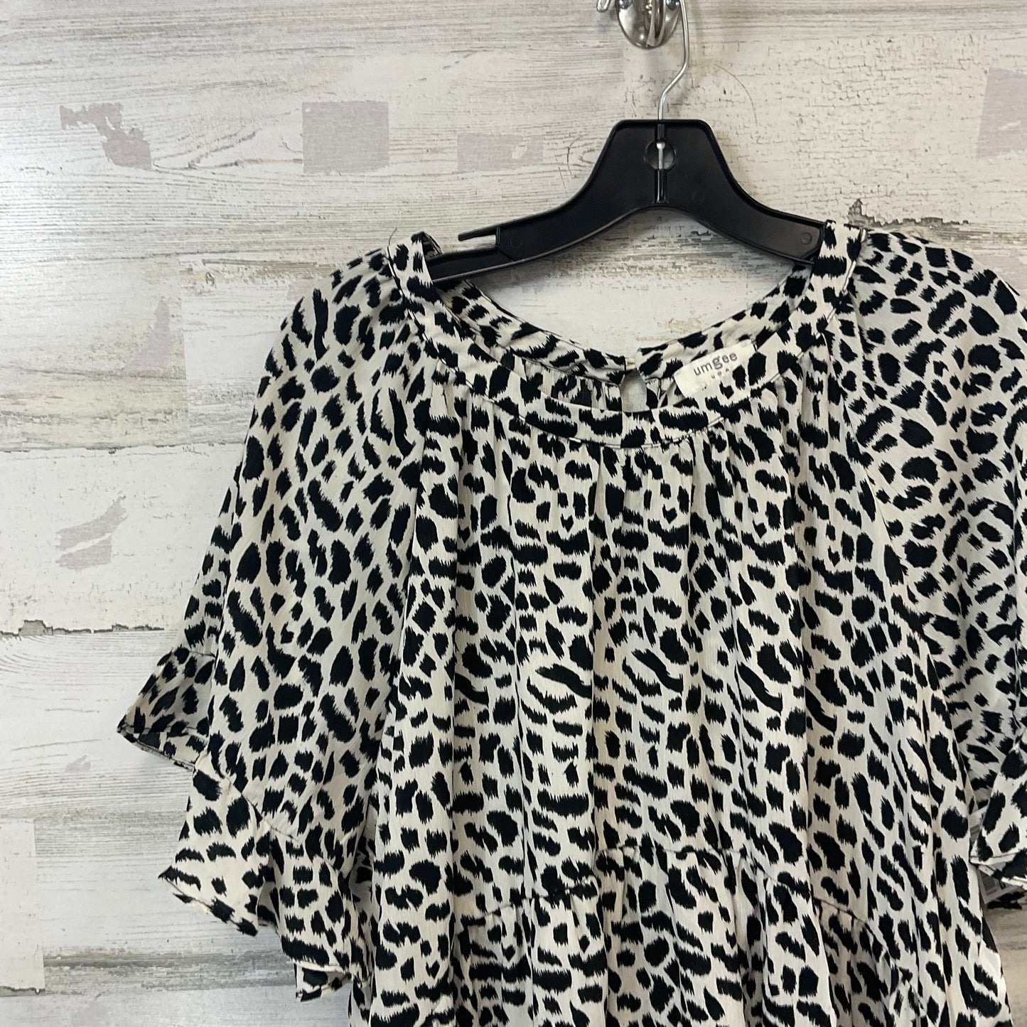 Top Short Sleeve By Umgee In Animal Print, Size: S