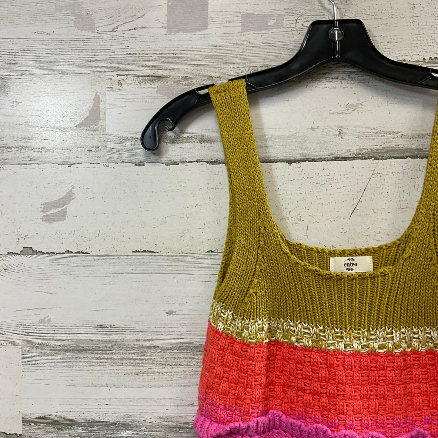 Top Sleeveless By Entro In Gold, Size: S