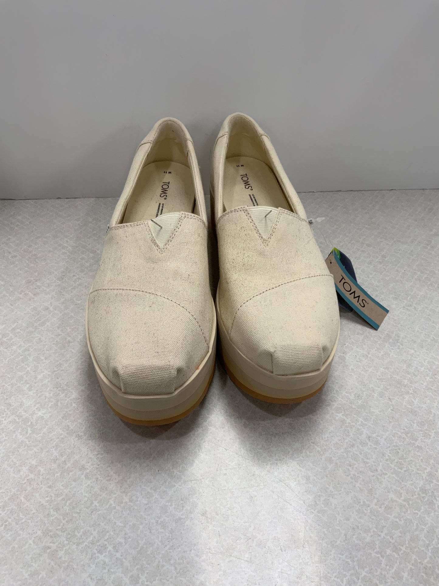 Shoes Flats By Toms In Cream, Size: 11