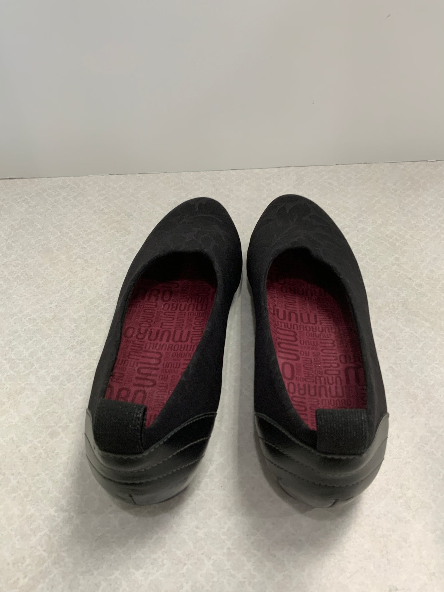 Shoes Flats By Munro In Black, Size: 6.5