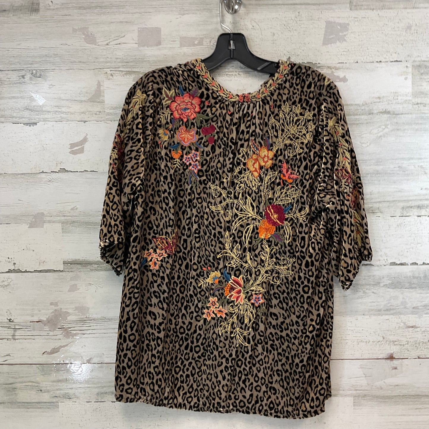 Top Short Sleeve By Johnny Was In Animal Print, Size: M