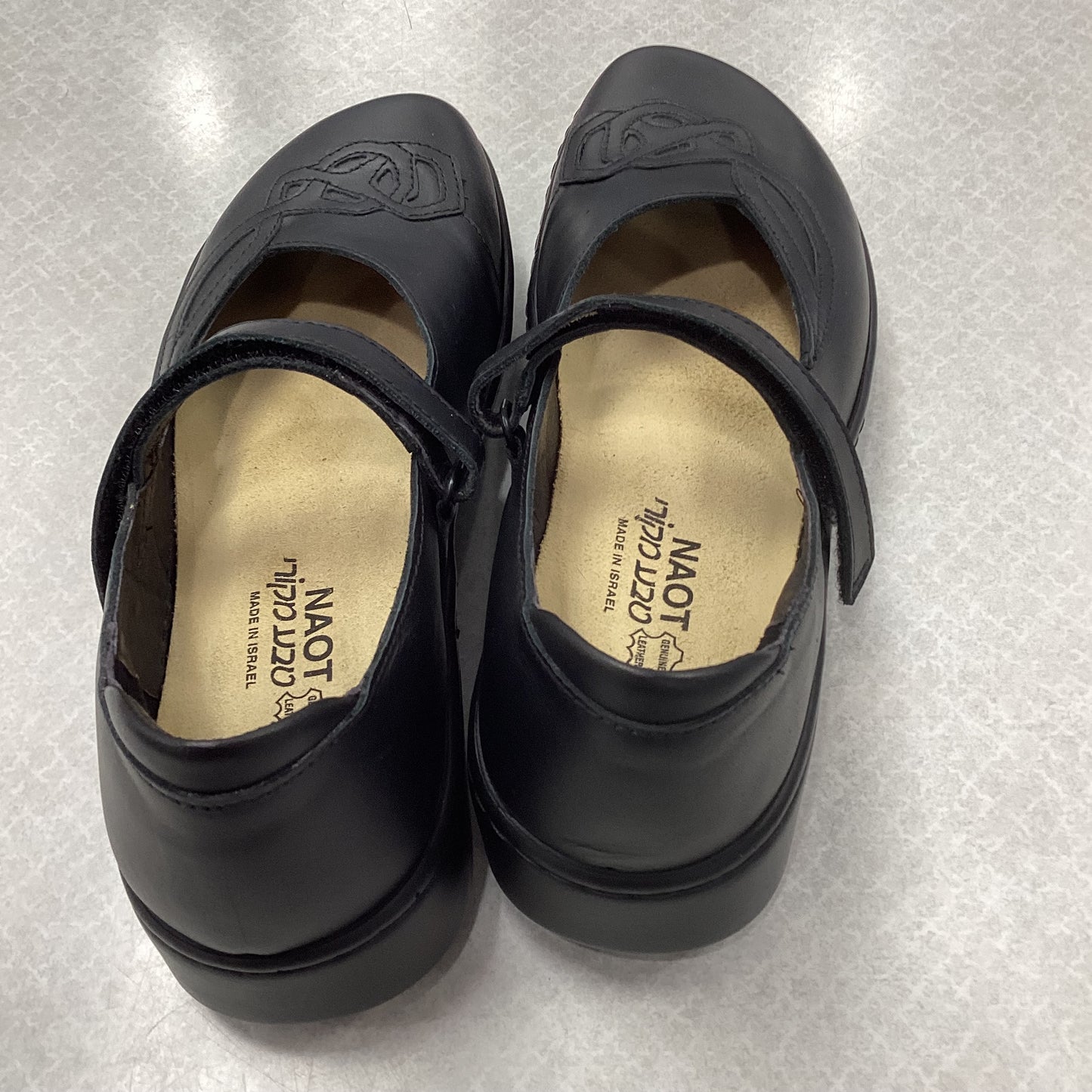 Shoes Flats By Naot In Black, Size: 6.5