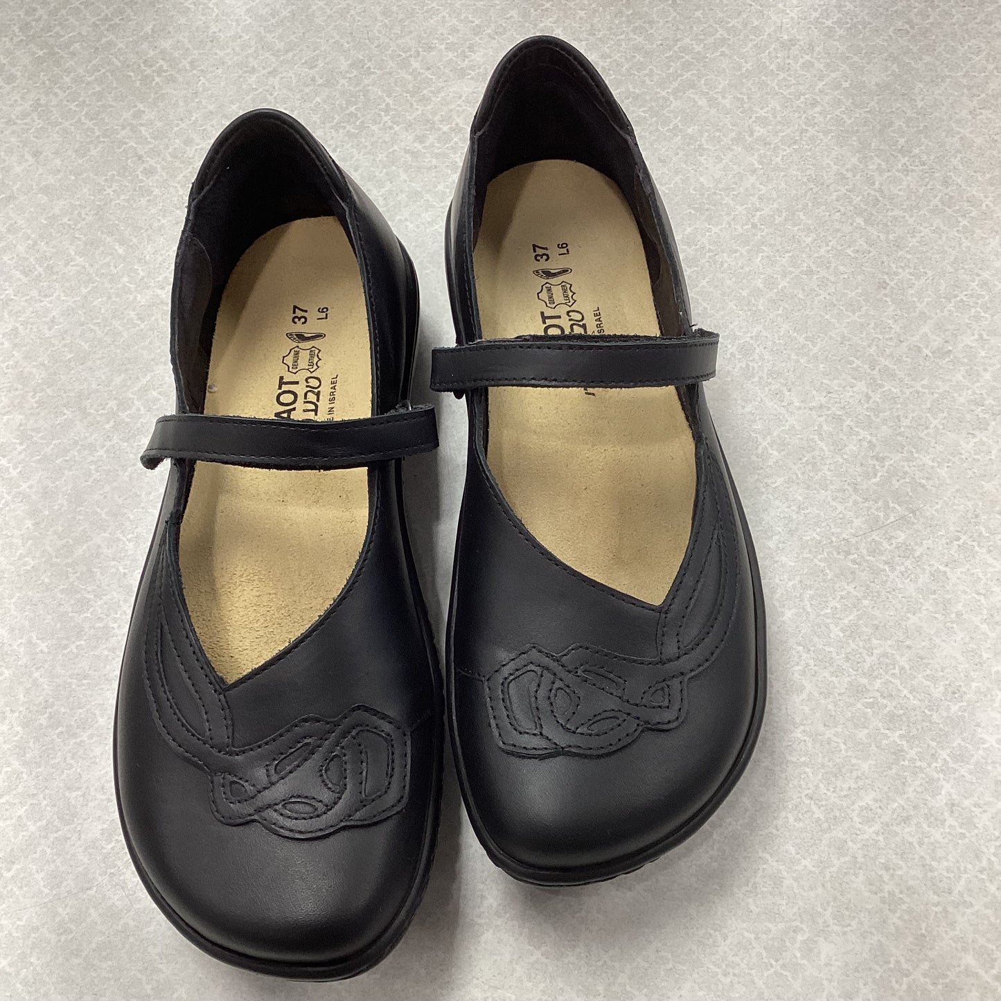 Shoes Flats By Naot In Black, Size: 6.5