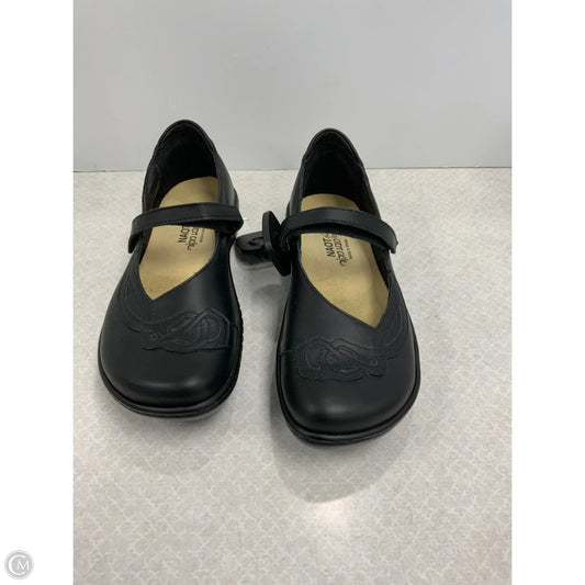 Shoes Flats By Naot In Black, Size: 6.5