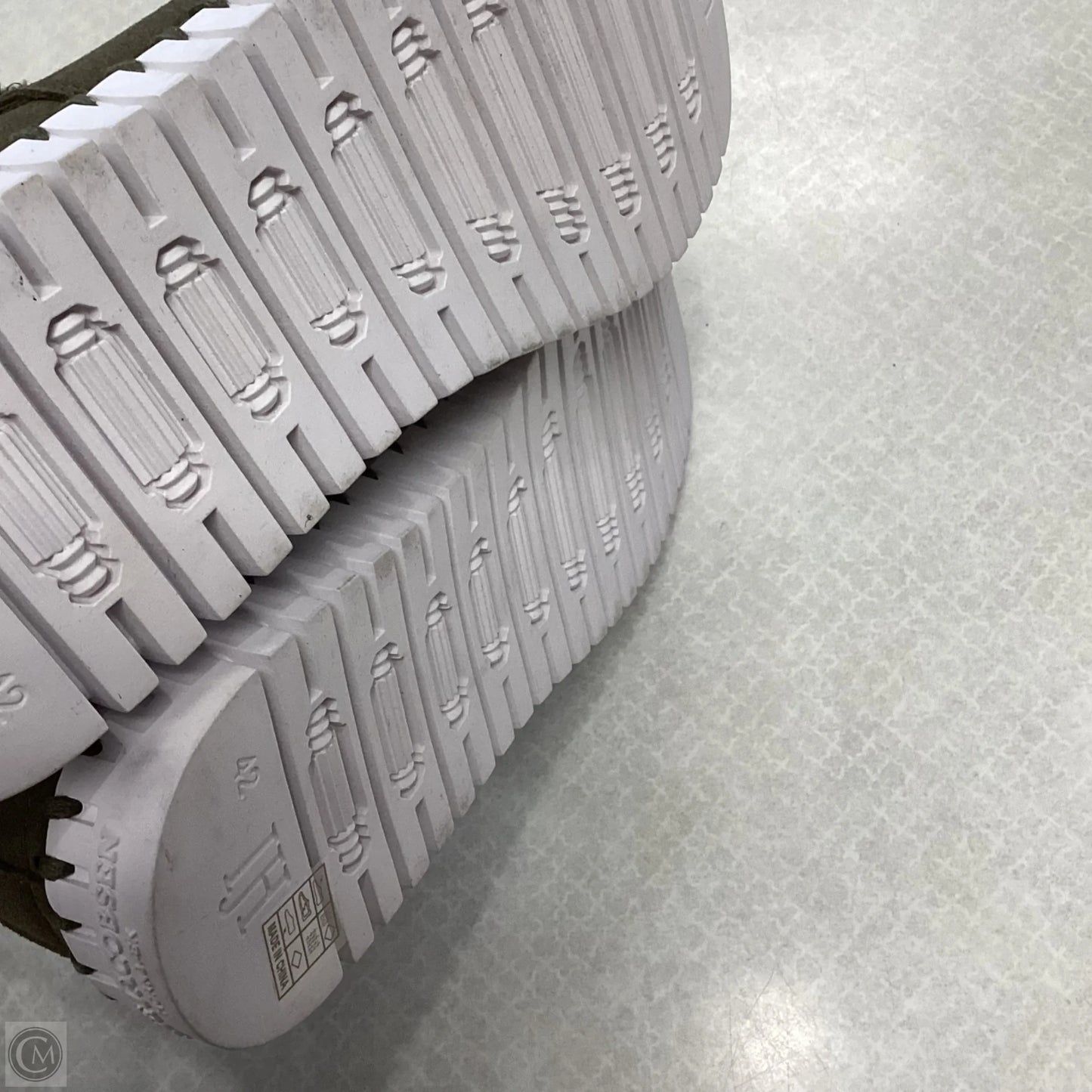 Boots Ankle Flats By isle Jacobsen  In Green, Size: 10