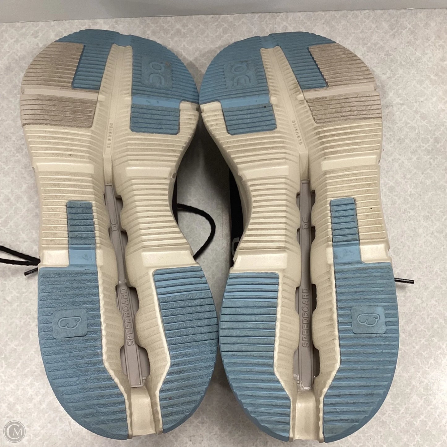 Shoes Athletic By On In Black, Size: 10