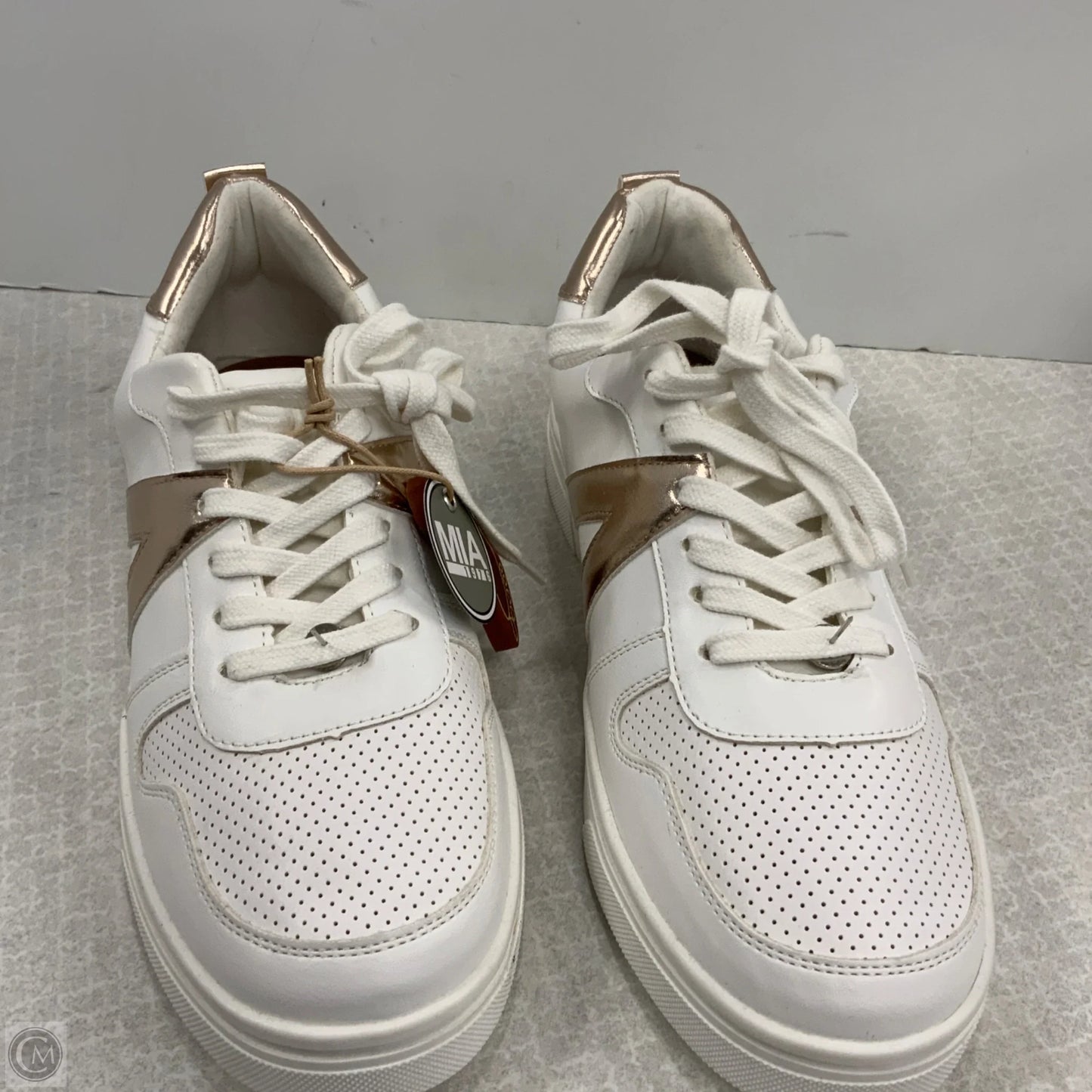 Shoes Sneakers By Mia In White, Size: 9