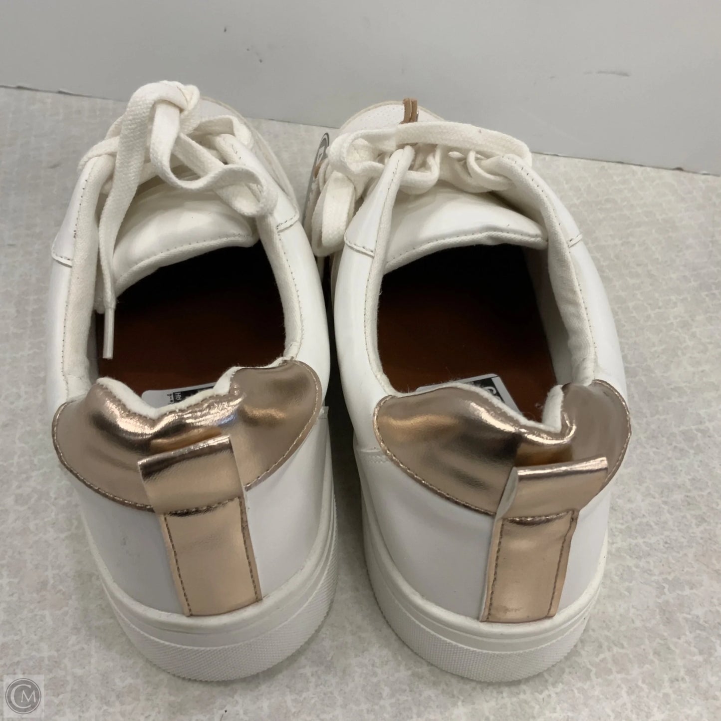 Shoes Sneakers By Mia In White, Size: 9