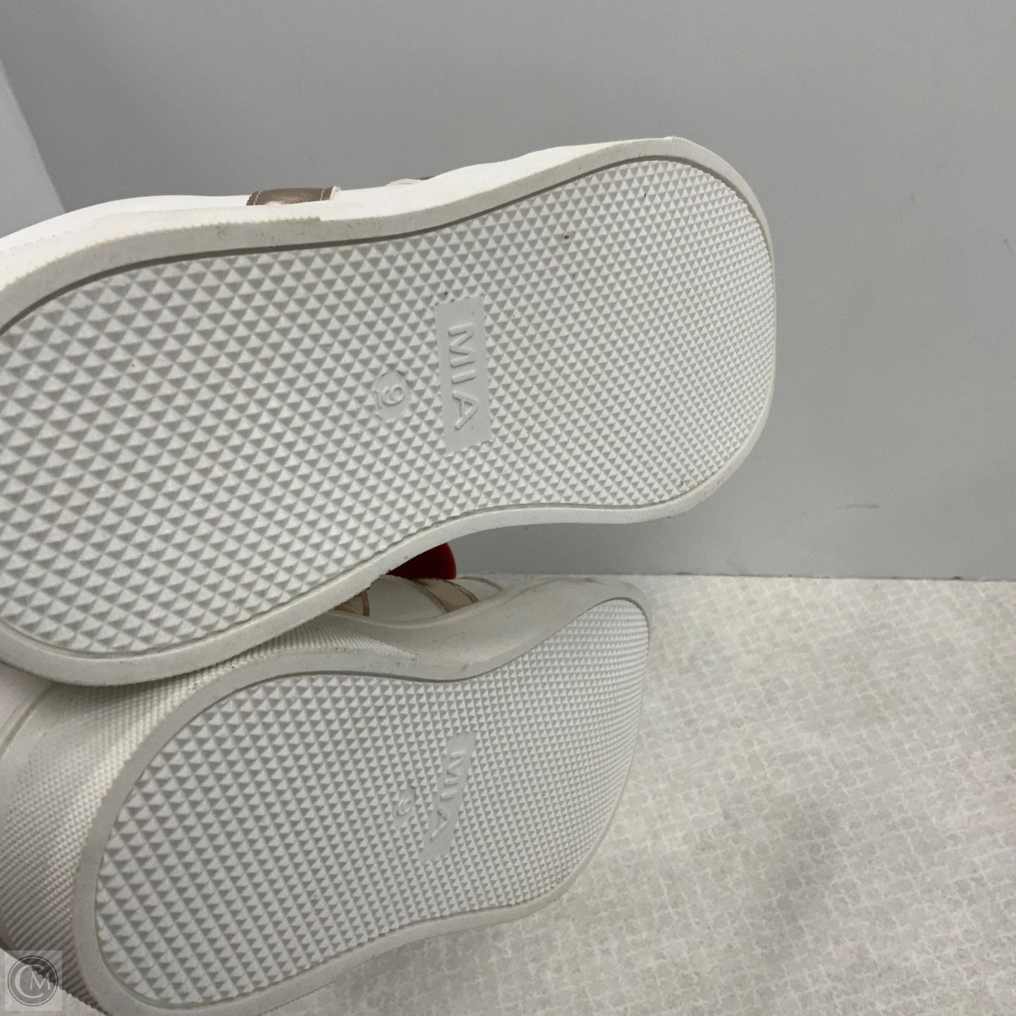 Shoes Sneakers By Mia In White, Size: 9