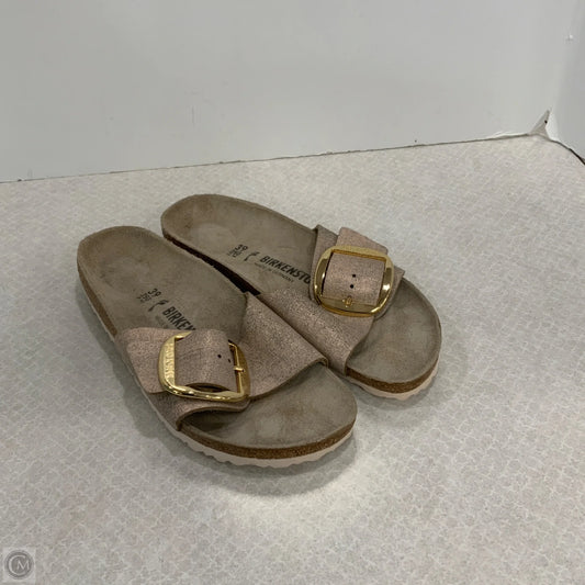 Sandals Flats By Birkenstock In Gold, Size: 8