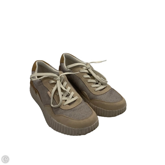 Shoes Sneakers By Skechers In Beige, Size: 9