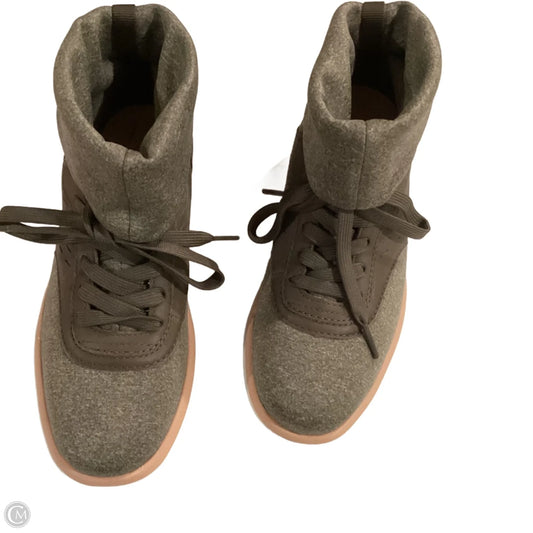 Boots Ankle Flats By Ugg In Brown, Size: 6