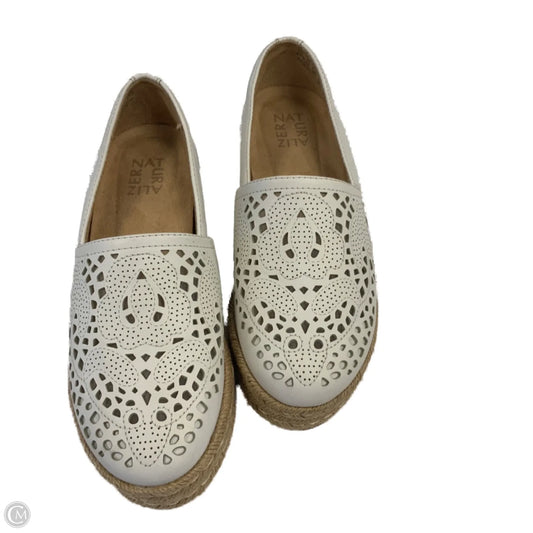 Shoes Flats By Naturalizer In Cream & Tan, Size: 6.5