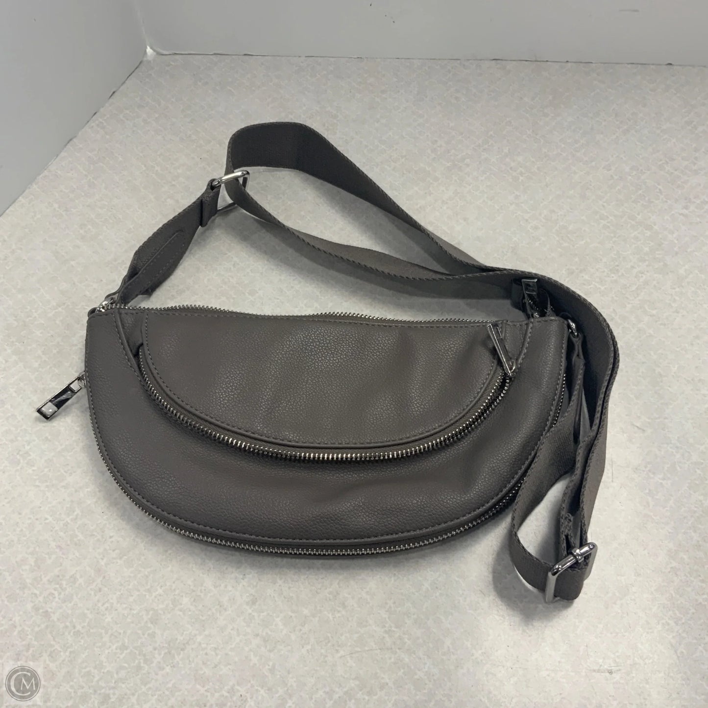 Crossbody Designer By Sondra Roberts, Size: Medium