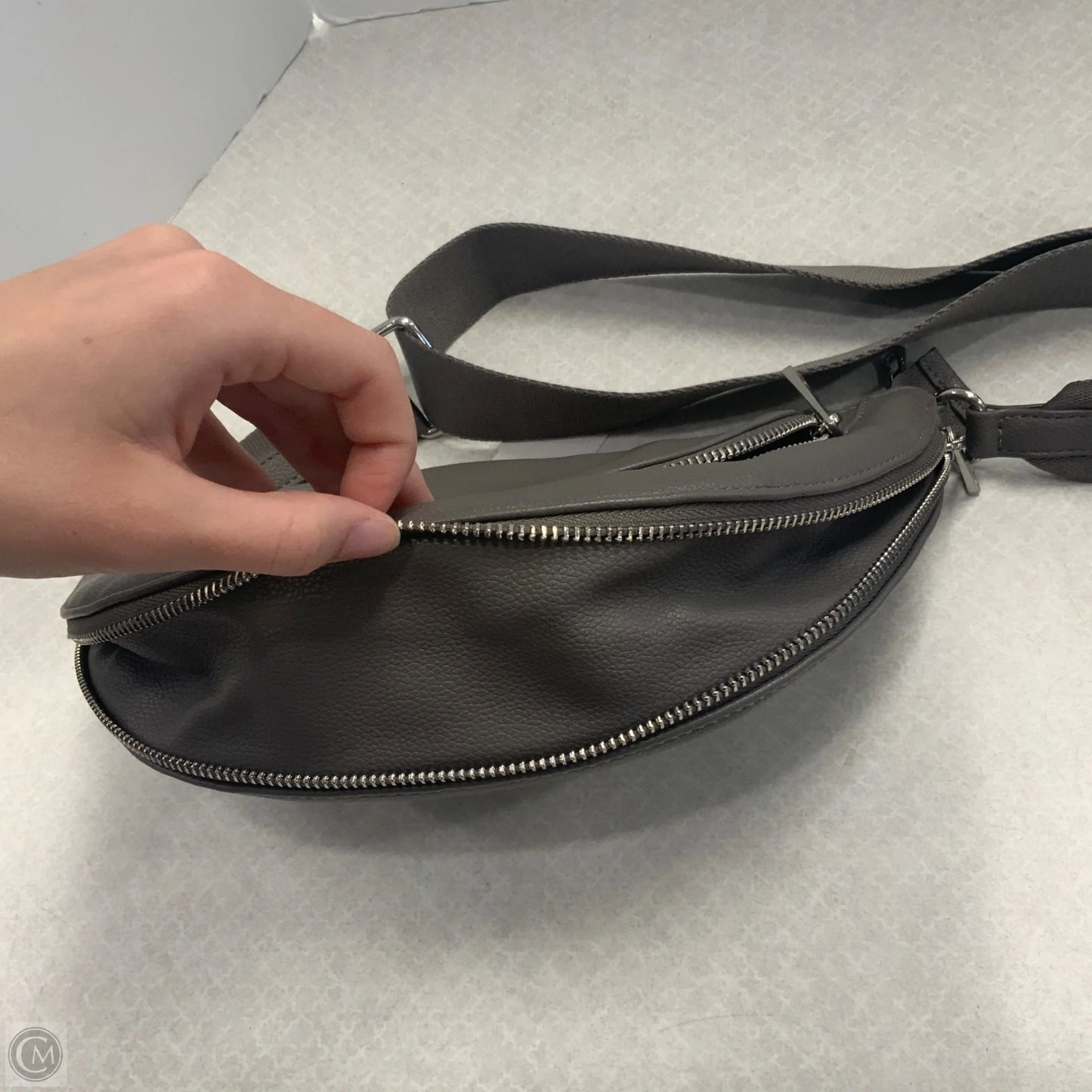 Crossbody Designer By Sondra Roberts, Size: Medium