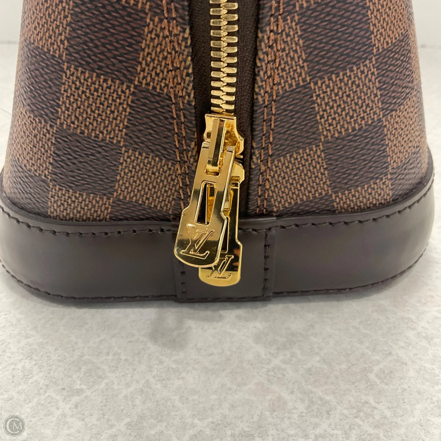 Handbag Luxury Designer By Louis Vuitton, Size: Medium