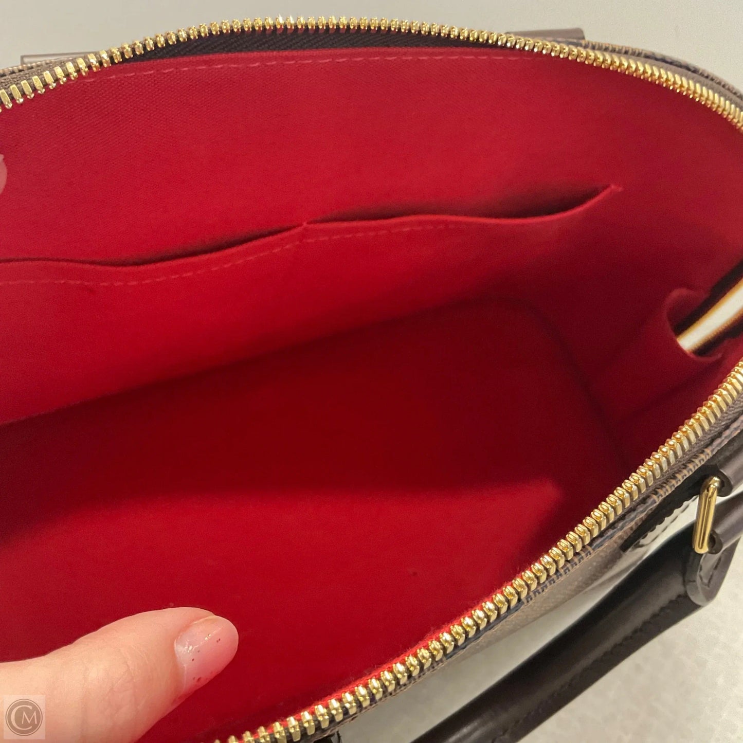 Handbag Luxury Designer By Louis Vuitton, Size: Medium
