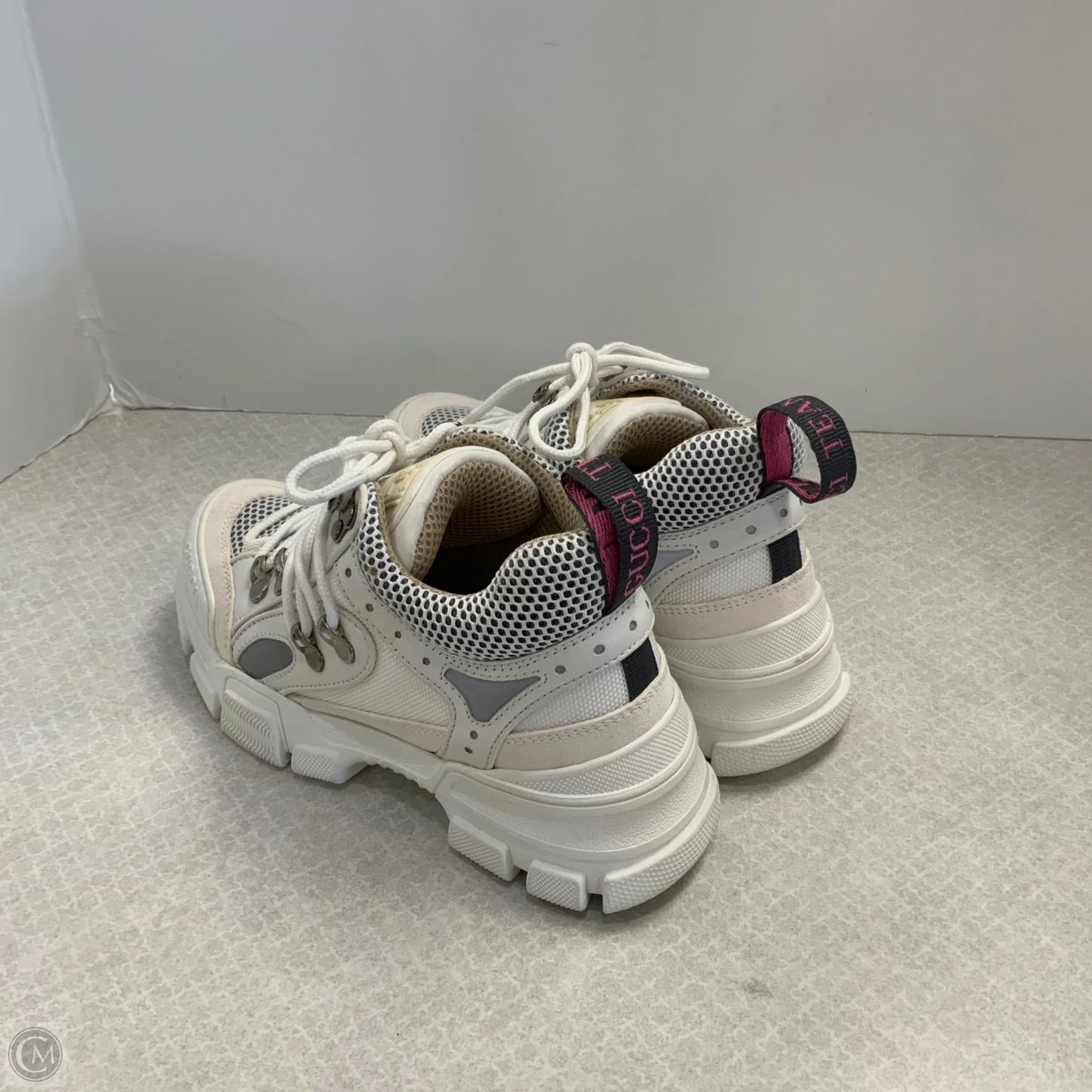 Shoes Luxury Designer By Gucci In White, Size: 5.5