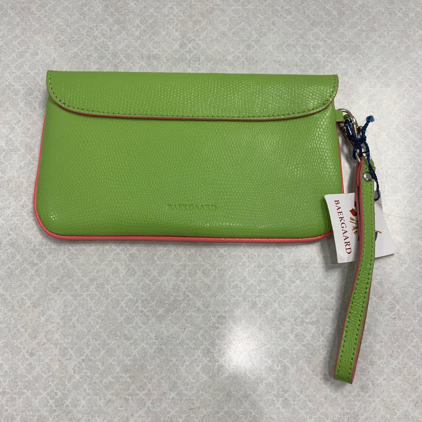 Wallet Clothes Mentor, Size Medium